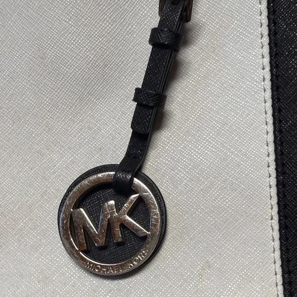 Michael Kors Two-Tone Black and White Handbag - Picture 2 of 8